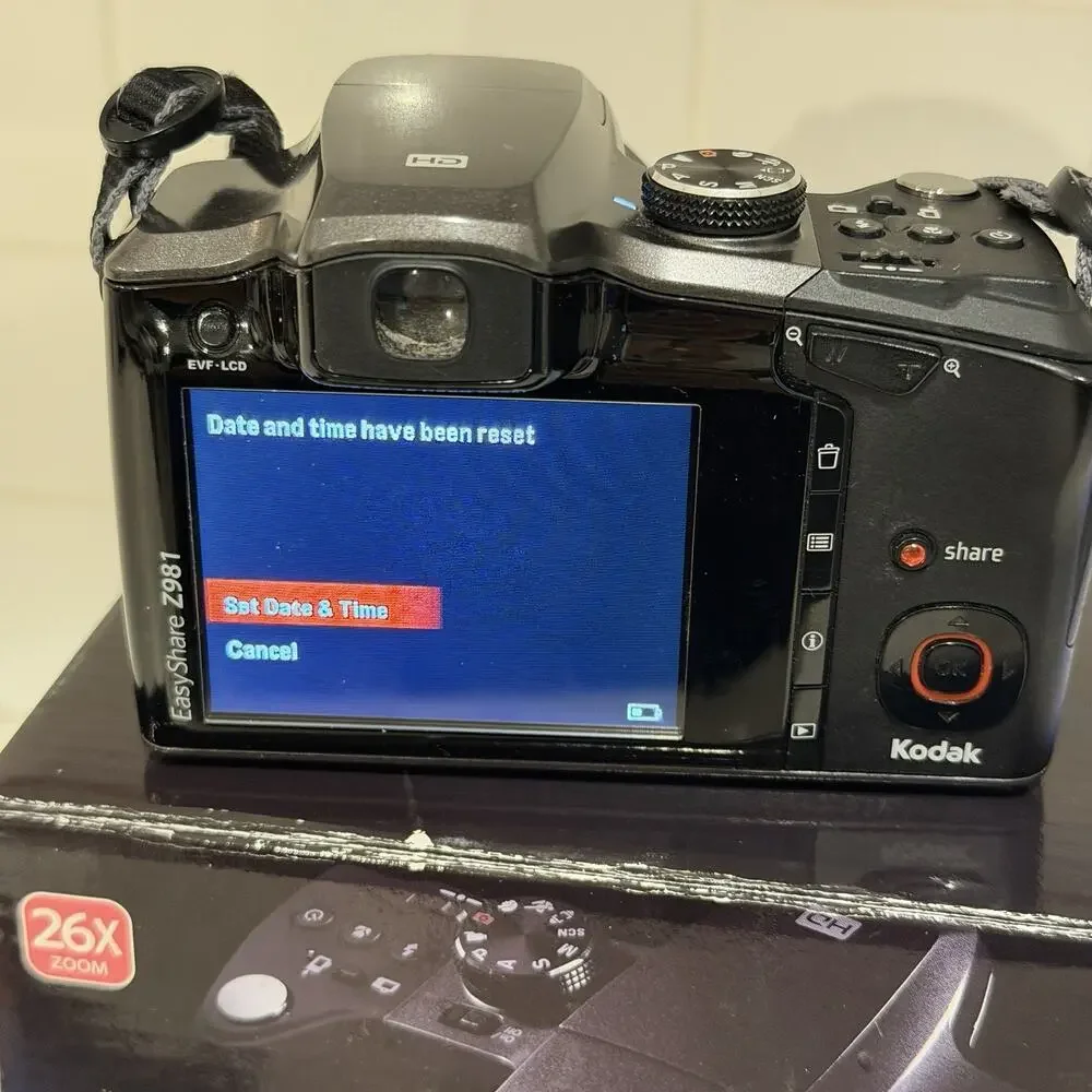 Kodak EasyShare Z981 14MP 26x Zoom Digital Camera Works Box Black